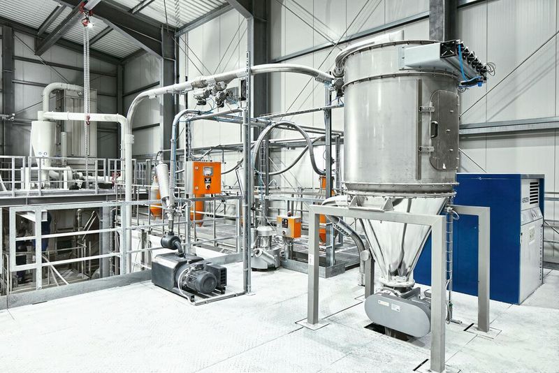 Das Kunststoffgranulat wird pneumatisch mit einer Förderleistung von bis zu 12 t/h gefördert. (Bild: A.B.S.)