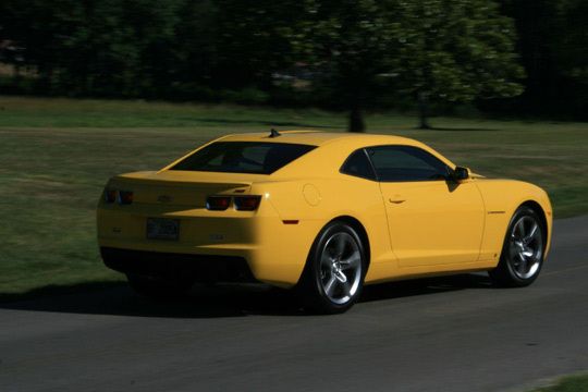 Wenn der Chevrolet Camaro 3.6 V6 neben seinem Design mit etwas glänzen kann, dann ist es der Preis. 26.580 US-Dollar für einen über 300 PS starken Camaro sind ein Kampfpreis. (Archiv: Vogel Business Media)
