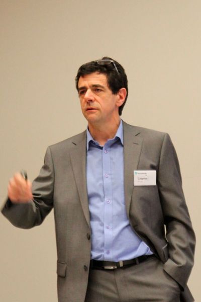 Richard Gaigon vom französischen 3DCeram stellte die Möglichkeiten des Keramikdrucks vor. (Simone Käfer)