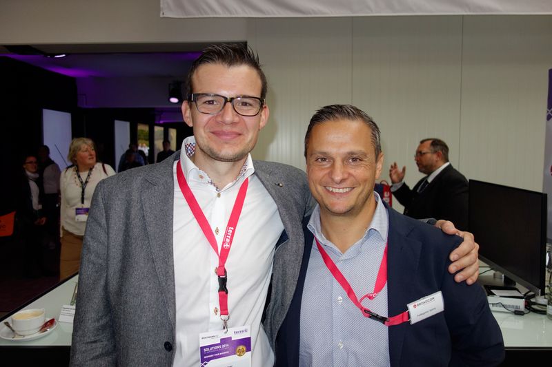 (l.) Dominik Mutterer und Pellegrino Spina, Broadcom, ahnen noch nicht, auf welche Berge sie nachher schauen müssen! (Bild: IT-BUSINESS)