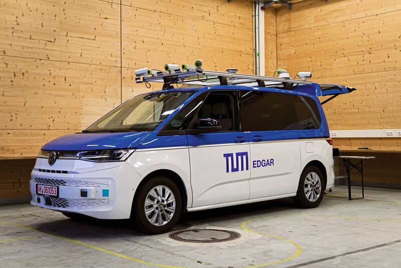 Die TUM will mit dem autonom fahrenden Forschungsfahrzeug Edgar ethisch entscheidende Algorithmen auf der Straße testen.