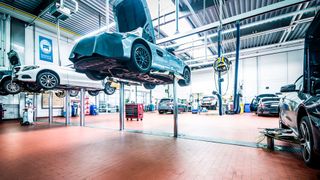 Das KBA hat 2020 drei Millionen Fahrzeuge in die Vertragswerkstätten beordert. (Bild: ZDK)