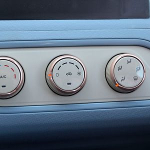 Drehschalter erlauben die direkte Steuerung. (Bild:  Ari/Karen Eulitz)