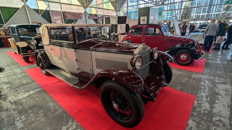 Wo bei „normalen“ Oldtimern dichtes Gedränge herrschte, war es um die wenigen Vorkriegsklassiker herum richtig luftig. (Bild: Dominsky )