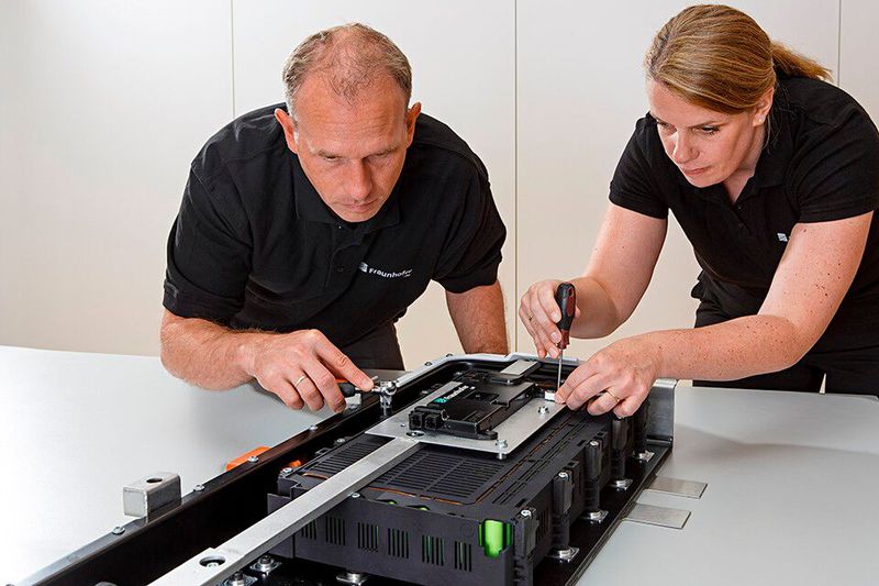 The use of previously used battery cells from former traction storage in 2nd-life applications is a complex transformation process. (Image:Fraunhofer LBF)