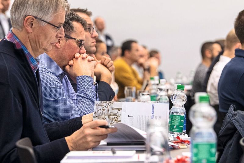 Rund 180 Teilnehmer interessierten sich für die verschiedenen Innovationen und Lösungen in der Fertigung. (Thomas Entzeroth)