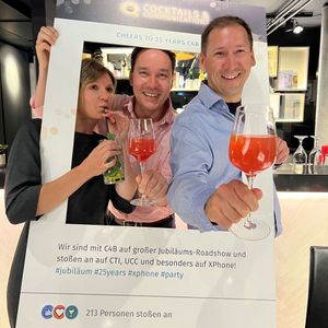 Das C4B-Marketing-Team feiert in Leipzig: Judith Beck, Andreas Johne und Marko Gatzemeier (Bild: C4B)