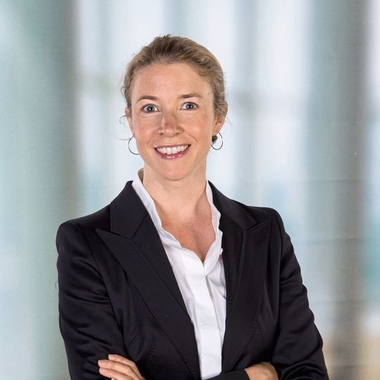 «Die ECC richtet sich an alle Hardware- und Software-Entwickler, Projektleiter, CTOs und Studierende der Elektrotechnik oder Informatik.» Anna-Lena Sibbert, Projektleiterin Events SwissT.net «Die ECC richtet sich an alle Hardware- und Software-Entwickler, Projektleiter, CTOs und Studierende der Elektrotechnik oder Informatik.» Anna-Lena Sibbert, Projektleiterin Events SwissT.net