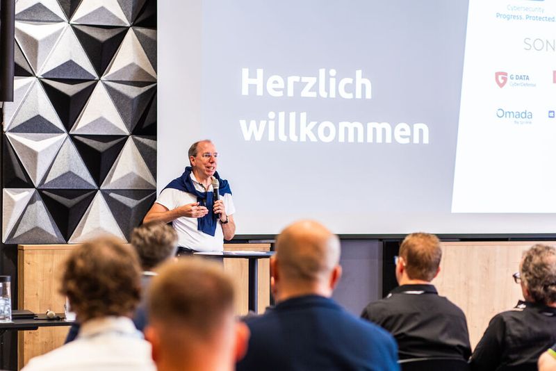 Markus Rex (Synaxon) bei der Eröffnung des Synaxon Managed Services Summit (Bild: Synaxon)