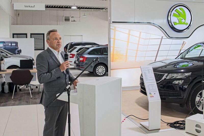 Bernd Baldus, Geschäftsfüher von Ebert Automobile, begrüßte die Gäste. (Autohaus Ebert)