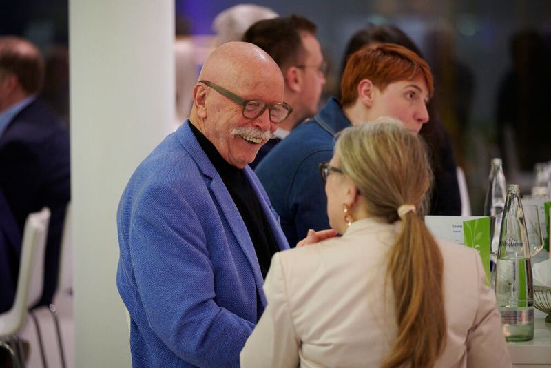 Impressionen vom ELEKTRONIKPRAXIS Frühlingsfest 2023 im Ketterer Kunst mit der Verabschiedung von Johann Wiesböck.  (Bild: © EYE AM CHRIS)