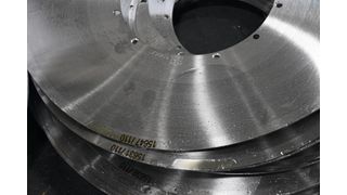 3S fertigt in Roitham Filtriersiebe aus Chromstahl für Laserfilter zum Entfernen unerwünschter Störstoffe aus der Schmelze in Kunststoff verarbeitenden Maschinen. (Bild: Peter Kemptner)