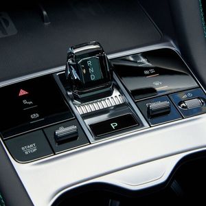 Der kristallin gestaltete Fahrstufenwähler macht einen hochwertigen Eindruck.(Bild:  BYD)