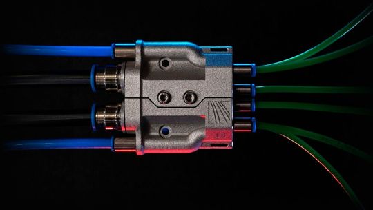 Auf der Formnext 2026 will das Fraunhofer ILT zeigen, wie man additive Fertigung quasi denkt! Das will man unter anderem anhand von drei Exponaten demonstrieren. Dazu gehört etwa der Fluidic Powder Switch, der dabei hilft, wertvolles Metallpulver nicht mehr zu verschwenden ...(Bild:  Fraunhofer ILT)