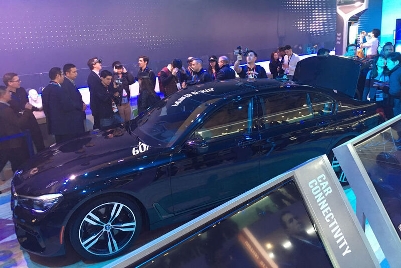 Intel zeigt in Barcelona, wie man die 5G-Technik in die Antenne eines BMW 5er unterbringen kann. (SP-X/Michael Gebhardt)