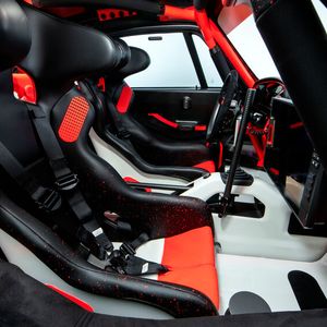 Der wettbewerbstauglich eingerichtete Innenraum des Singer 911 ACS.(Bild:  Singer Vehicle Design)