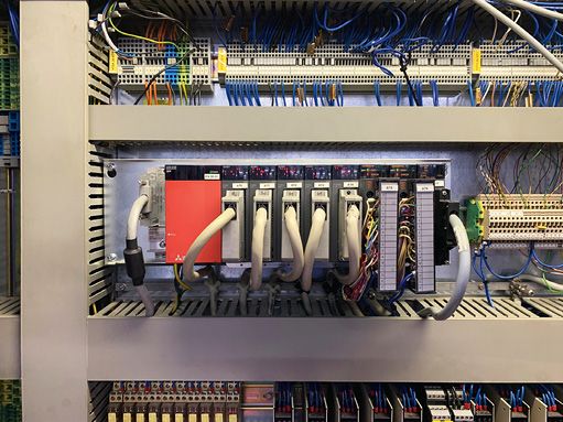 (Die Steuerungen bieten eine integrierte Ethernet-basierte Netzwerk-Kommunikation. Bild: Control Freaks)