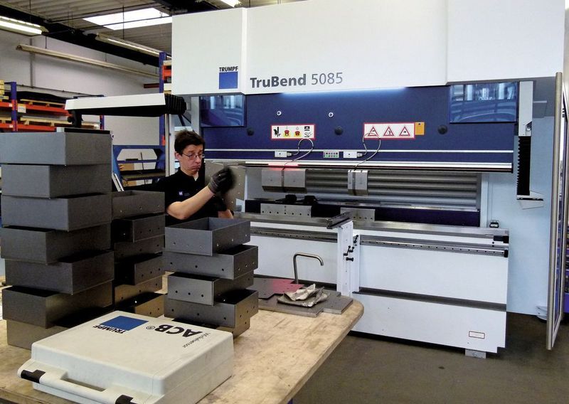 Das Newcomer-Unternehmen Haimerl Lasertechnik ist bereits mit zwei Abkantpressen 5085 und 5130 aus der Trubend-Reihe ausgestattet. „Für eine Flachbettbearbeitung braucht man zwei Abkantpressen“, meint Haimerl. Bild: Kuhn (Archiv: Vogel Business Media)