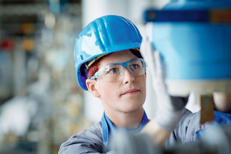 Fast 14.000 Mitarbeitende zählt die Firmengruppe Ende 2018, über 600 mehr als vor Jahresfrist. Vor allem in der Produktion und im Service wurden neue Stellen geschaffen. (Endress+Hauser)
