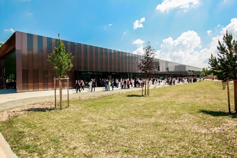 123 m Länge, 4.000 qm Nutzfläche, zehn Versuchseinrichtungen: Das Forschungs- und Testzentrum Carissma der Technischen Hochschule Ingolstadt ist als neues wissenschaftliches Leitzentrum für Fahrzeugsicherheit in Deutschland konzipiert. (Mario Ratzel/THI)