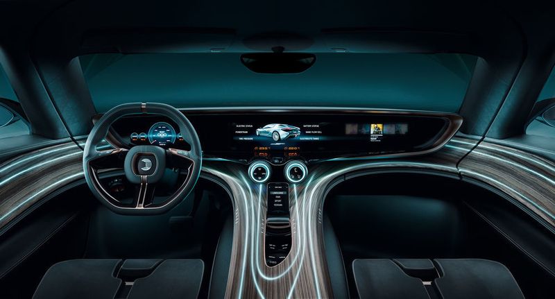 Die Quant-e-Sportlimusine von Nano Flowcell erreicht eine Höchstgeschwindigkeit von 380 km/h, beschleunigt von 0 auf 100 km/h in 2,8 Sekunden und hat eine Reichweite von 600 km bei 0 Emisisonen. (Bild: Nano Flowcell)