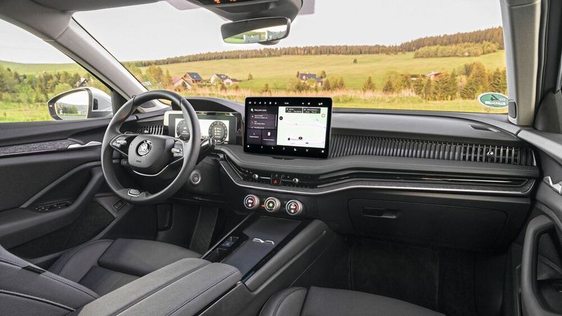 Das Interieur ist durchdacht, die Bedienung recht einfach gestaltet. (Bild: Skoda)