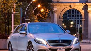 Das intelligente LED-Lichtsystem der neuen Mercedes-Benz S-Klasse passt sich automatisch den Fahrbedingungen an. (Foto: Daimler)