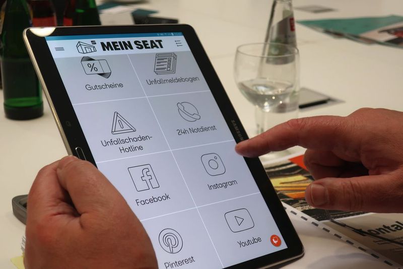 Zentrales Element der Bewerbung um den Vertriebs Award 2018 ist die Kundenbindung per Tablet oder Smartphone: Die App „Mein Seat – Seat Deutschland“ ermöglicht den direkten Daten- und Informationsaustausch mit dem Kunden. (Grimm / »kfz-betrieb«)