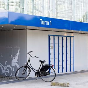 Nutzer können ihre E-Bike-Akkus sicher verstauen und laden.  (Bild:  Iris Terzka, Region Hannover)