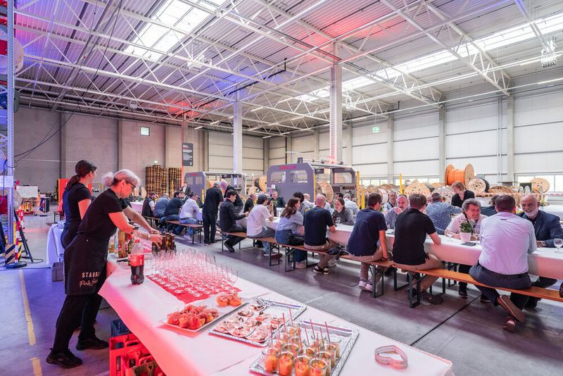Ein Apéro Riche bot Gelegenheit für persönlichen Austausch, inspirierende Gespräche und geselliges Beisammensein in angenehmer Atmosphäre. (Bild: Sabrina Golob)