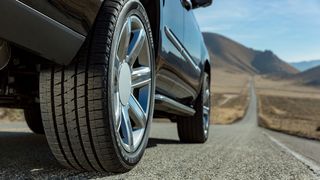 Mit „Techsyn“ wollen Bridgestone, Arlanxeo und Solvay langlebigere Reifen herstellen. (Bridgestone)