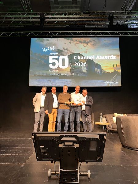 Das Karo Data (AT) Team Andreas Schmatzer und Christian Leth gewann in der Kategorie „Special Award – langjährige Zusammenarbeit seit 1997 (Bild: Vogel IT-Medien)