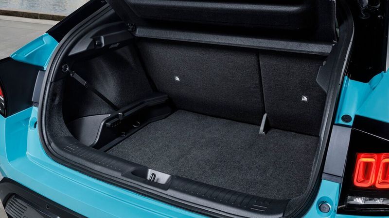 Der ebene Kofferraum fasst 452 bis 1.052 Liter. (Bild: Nissan)