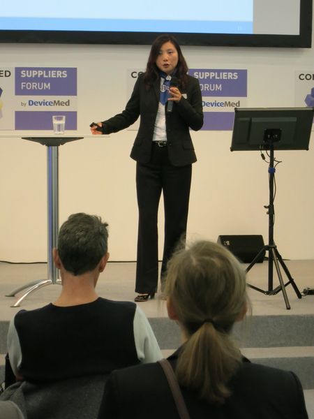 Stellt auf dem Compamed Suppliers Forum by Devicemed die neuen Regularien zur Medizinproduktezulassung in China vor, An Liu, Namsa. (Bild: Reinhardt)