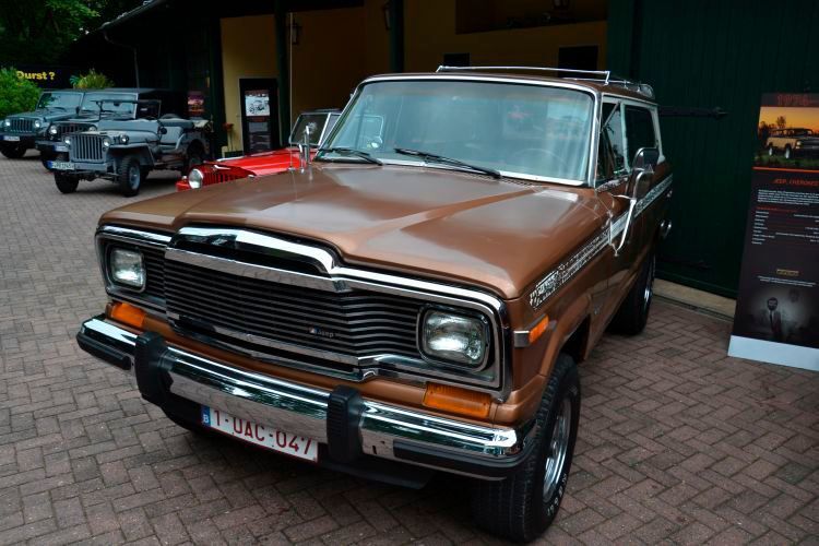 Als Ergänzung des Jeep-Programms zischen dem CJ-5 und dem luxuriösen Wagoneer stellte Jepp 1974 diesen Cherokee vor. (Michel / »kfz-betrieb«)