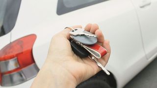 Wer nach einem Unfall schnell wieder mobil sein möchte, muss sich nicht vom Versicherer unter Druck setzen lassen. (Bild: Patryssia - stock.adobe.com)