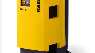 Kaum breiter als eine Waschmaschine ist die Druckluft-Kompaktstation der Baureihe SXC. Sie erzeugt geräuscharm bis zu 0,8 m3 Druckluft pro Minute. Bild: Kaeser Kompressoren (Archiv: Vogel Business Media)