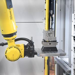 Gespannt mit Zentrischspanner «C2.0 125 L-160» auf «gredoc»-Konsole von Gressel, erlaubt das Palettenhandling – zusammen mit dem Einzelteilhandling – die universelle Bearbeitung aller Teile.(Bild:  Schunk Intec AG)