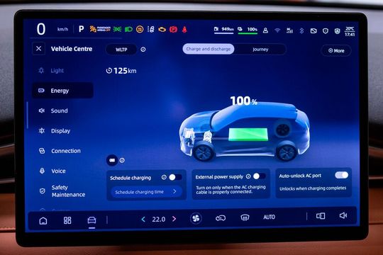 Bei voller Batterie soll der S05 PHEV mehr als 100 Kilometer rein elektrisch und insgesamt bis zu 1.000 Kilometer zurücklegen können.(Bild:  Changan)