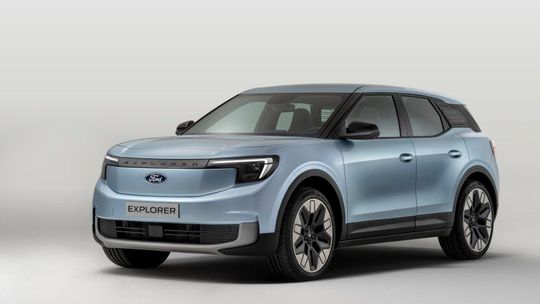 Ford wollte ab Herst 2023 in Köln den Ford Explorer als erstes Elektroauto vom Band laufen lassen. Ford hat Nachholbedarf, was die E-Mobilität anbelangt. Jetzt verzögert sich das Vorhaben aber, was viele verwundert. Das könnte Konsequenzen haben. Die dpa berichtet ...(Bild:  Ford)