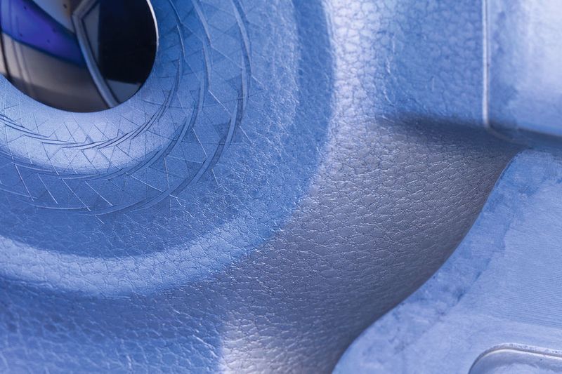 The Robo-Tex project partners use a cost- efficient industrial robot for large-scale laser structuring. (Fraunhofer IPT)