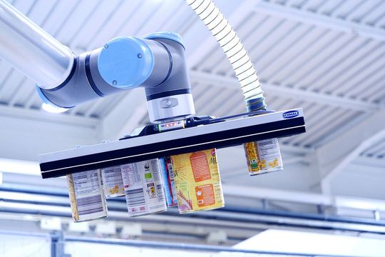 Zupackender Leichtbau! Der neue Lagengreifer ZLW von Schmalz ist, wie es heißt, schlank im Aufbau und wiegt relativ wenig. Er erlaubt damit das Palettieren mit Leichtbaurobotern respektive Cobots. Zupackender Leichtbau! Der neue Lagengreifer ZLW von Schmalz ist, wie es heißt, schlank im Aufbau und wiegt relativ wenig. Er erlaubt damit das Palettieren mit Leichtbaurobotern respektive Cobots.