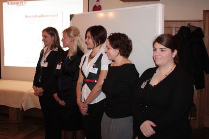 ... Vera Nicolic, Eva Kanzler, Maria Strazzeri, Melanie Webb und Stephanie Taubenberger (v.l.n.r.) ... (Archiv: Vogel Business Media)