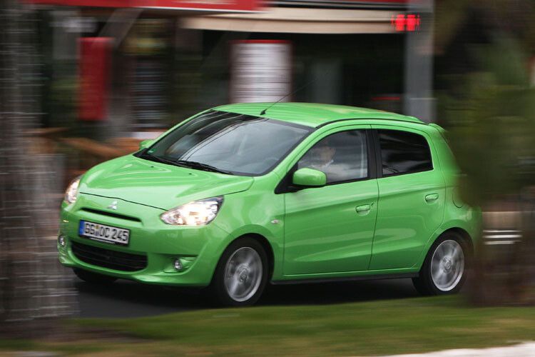 Sparsam, wendig und agil: Mit einem Wendekreis von nur 9,20 Meter zählt der Space Star zu den wendigsten Vertretern im Kleinwagen-Segment. (Foto: Mitsubishi)