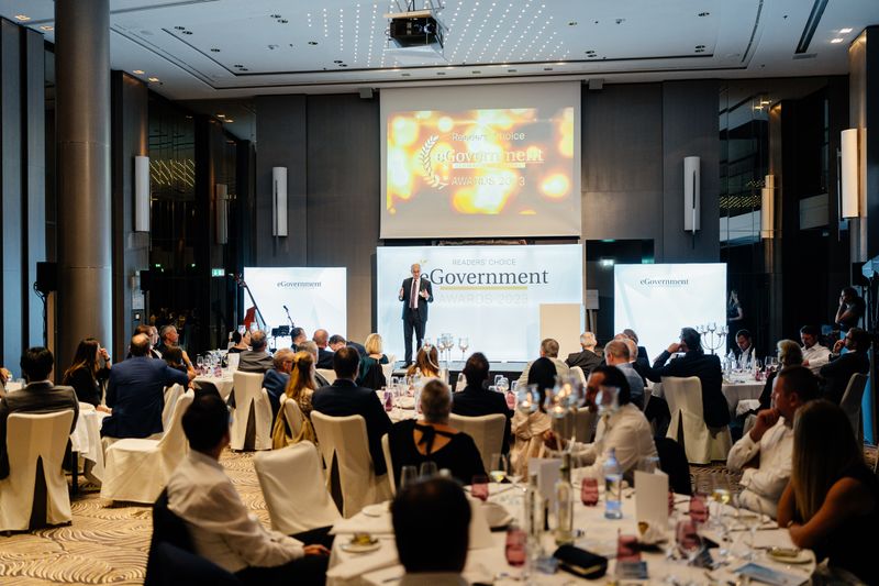 Christian Pfromm, Hamburgs CDO, bezieht sich in seiner Rede auf den Fachkräftemangel und die Demografie ... (Offenblende/Valentin)