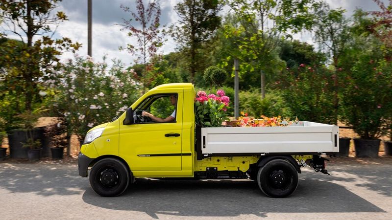 Mit 1,64 Metern Kabinenbreite manövriert der Elektrotransporter flexibel in urbanen Einsatzgebieten und Innenstadtzonen. (Bild: Piaggio)