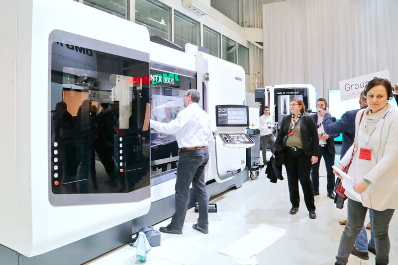 Mit der NTX 3000 präsentiert DMG Mori als Weltneuheit eine neue Baugrösse seiner leistungsstarken Dreh-Fräszentren. (Anne Richter, SMM)
