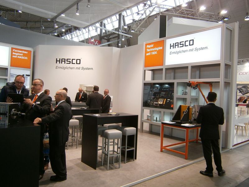 Und ab hier erleben Sie immer wieder, was es sonst noch so auf der Premiere der Moulding Expo zu erleben gab. Mit dabei sind ein Trabi, ein BMW i8, diverser Boliden der Formula Student, ein Rennsimulator, Bauteile, Werkzeugmaschinen und vieles Mehr...die Moulding Expo hat gemäß den Aussagen der Initiatoren ihr Versprechen erfüllt, der Branche eine neue, optimierte Präsentationsplattform zu bieten. (Bild: Königsreuther)