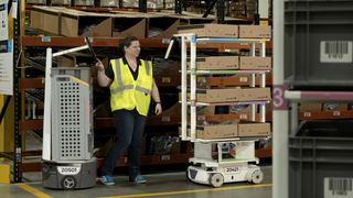 XT3A5991_Locus Robotics Kampagnenbild 377969 (Locus Robotics European)