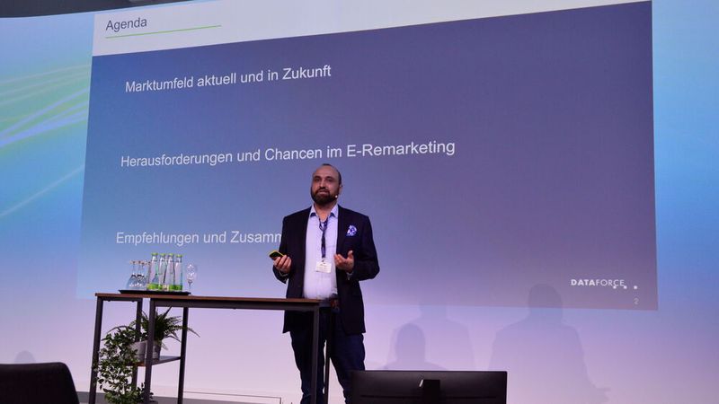 Benjamin Kibies, Senior Automotive Analyst bei dem Marktforschungsunternehmen Dataforce, teilte auf der Veranstaltung eine Prognose zum künftigen Marktvolumen gebrauchter E-Autos. (Bild: Achter – VCG)